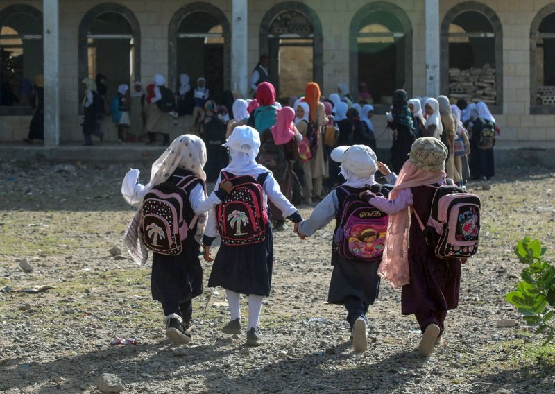 Iranski predsjednik krivi vanjske neprijatelje za trovanja u školama za djevojčice