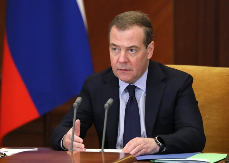 Medvedev opet prijeti: 'Upumpavanje oružja u Ukrajinu dovest će do globalne nuklearne katastrofe!'