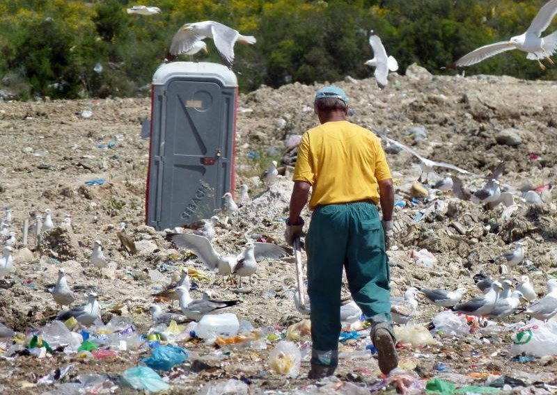 Uprava i smetlari nikad u životu nisu platili račun za smeće