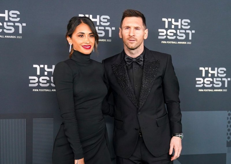 Lionel Messi sa suprugom Antonellom uskladio outfite i slavio u Parizu