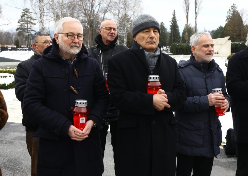 [FOTO] Vrh Bandićeve stranke obilježio dvije godine od smrti bivšeg zagrebačkog gradonačelnika, pogledajte tko je sve došao