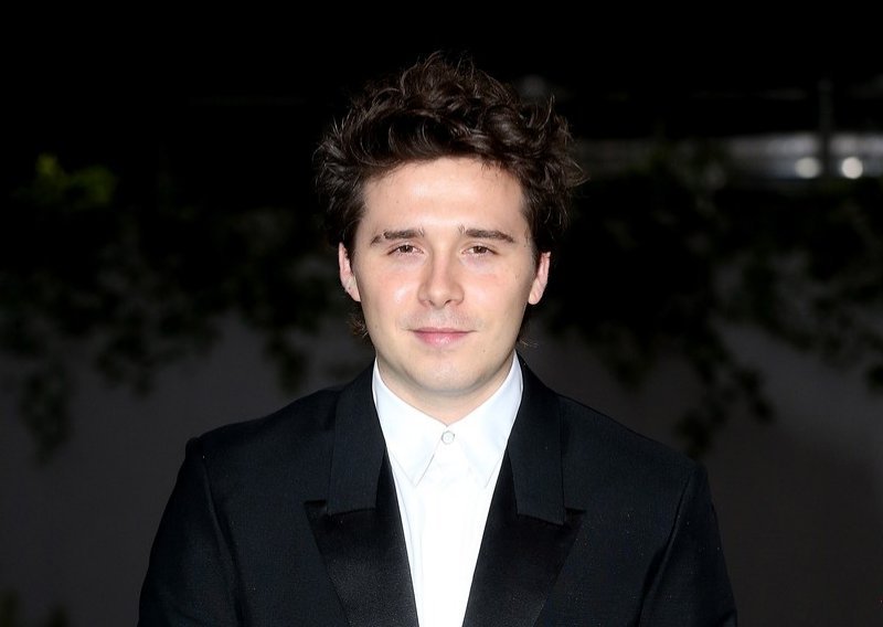 Iako ga mnogi ismijavaju, Brooklyn Beckham prošle godine zaradio je cifru o kojoj većina može samo sanjati