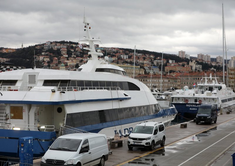 U riječkoj luci pronađena divovska mina iz II. svjetskog rata, pri uklanjanju bit će evakuiran dio centra Rijeke