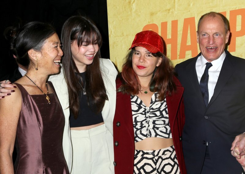 Woody Harrelson u rijetkom izlasku s obitelji: Znate li uopće kako izgledaju njegova supruga i kćeri?