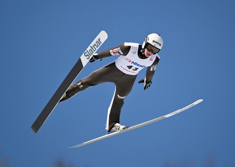 Stravičan pad Petera Prevca! Najbolji slovenski skijaš skakač okrenuo se u zraku i sa 70 m udario leđima