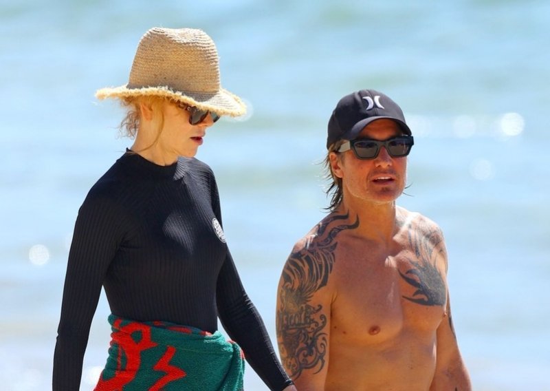 Nicole Kidman sa suprugom uživa na plaži, a njegovo isklesano tijelo nije moglo proći nezamijećeno