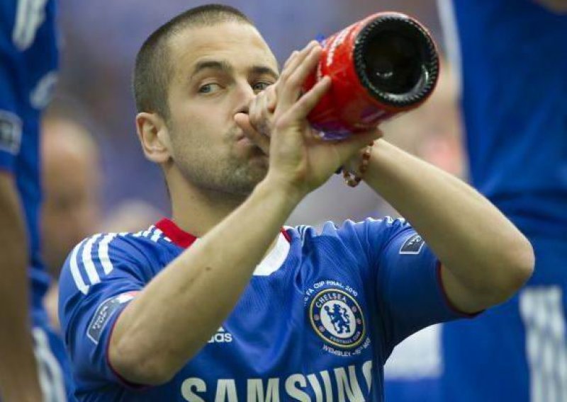 Joe Cole se pridružio Hodgsonu u Liverpoolu