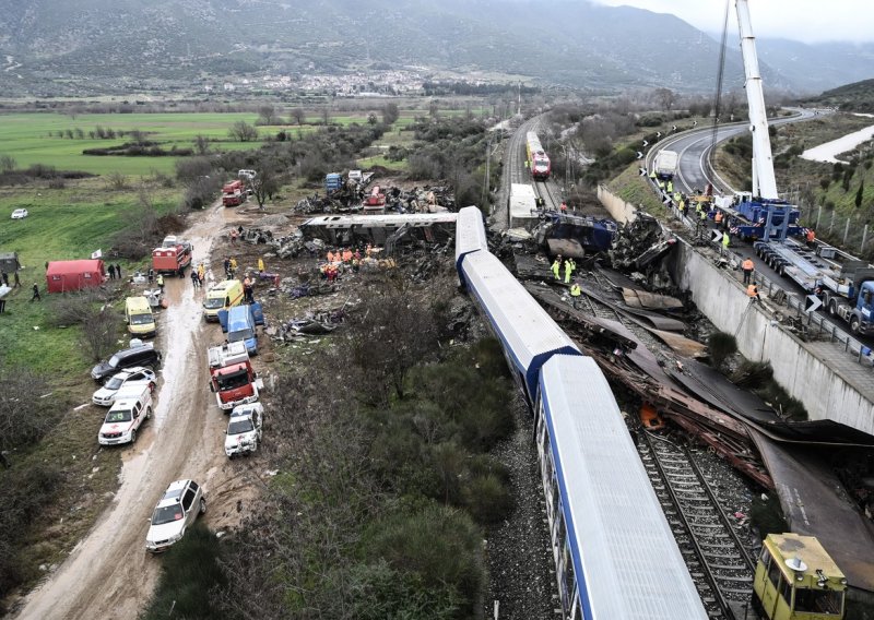 Nakon užasnog sudara vlakova i smrti 57 osoba ponovno uspostavljen željeznički promet u Grčkoj