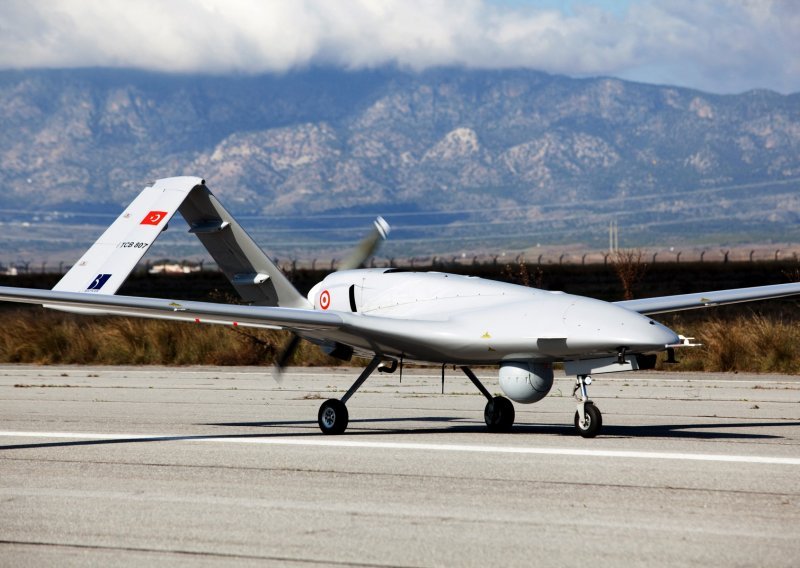 Kosovo kupilo turske dronove Bayraktar, žele u NATO savez