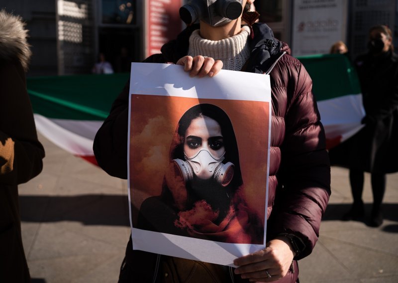 Strava u Iranu: Izbili prosvjedi zbog navodnog masovnog trovanja djevojčica po školama