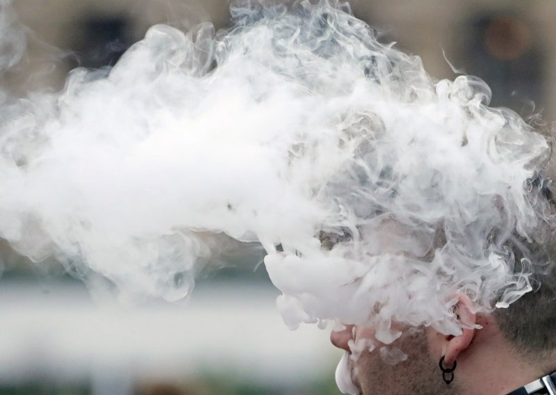 Osnovnoškolci masovno puše e-cigarete: 'Na kioscima se lako kupe, nitko ne provjerava'