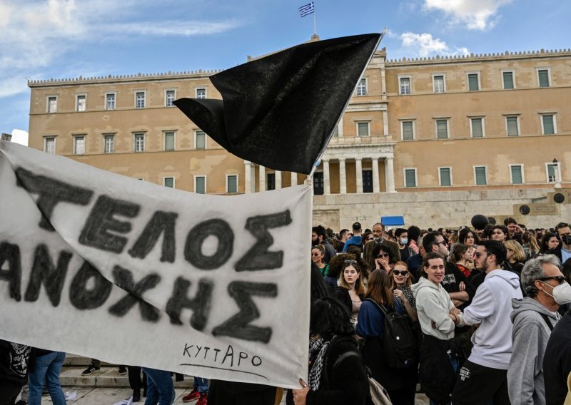 Grci opet masovno na ulicama, sprema se veliki štrajk diljem zemlje
