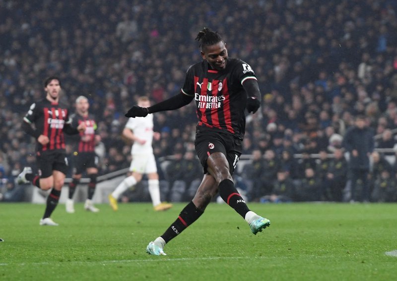 [FOTO] Tottenham i Milan 'zakasnili' na utakmicu: u igri bez prilika, Talijani osigurali četvrtfinale