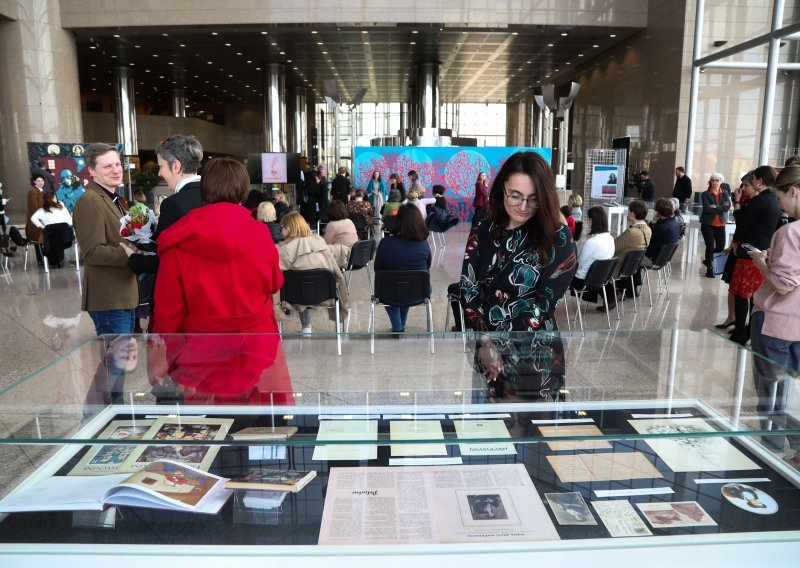 Na Međunarodni dan žena u NSK otvorena izložba 'Velikanke – znane i neznane'