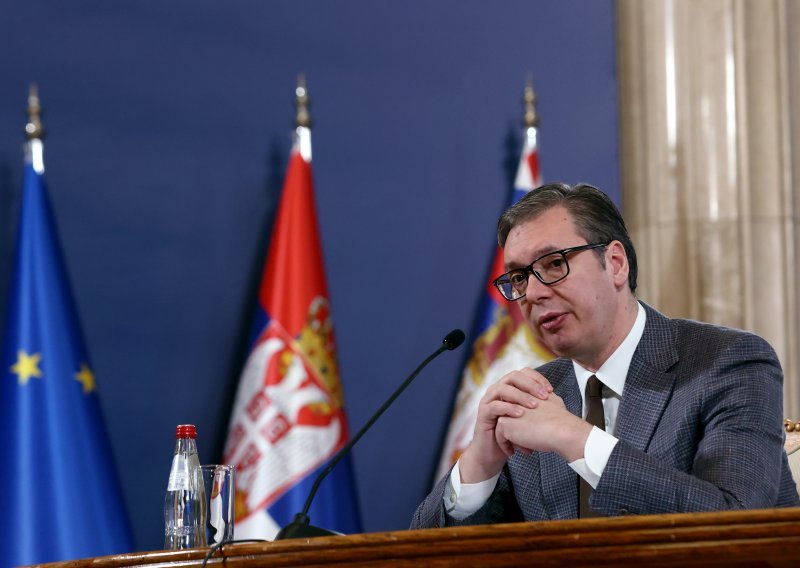 Srbi prema hakiranim dokumentima prodaju oružje Kijevu. Vučić: 'Nismo i nećemo'