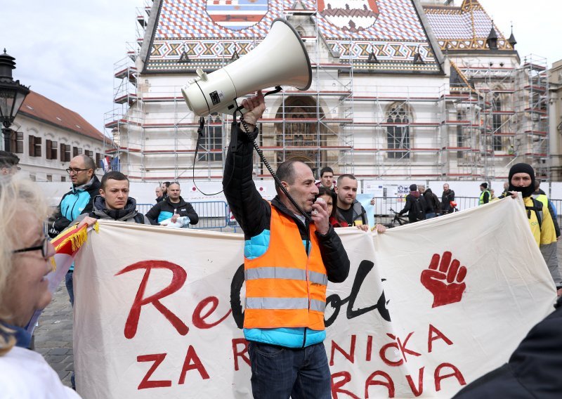 Dostavljači Wolta prosvjeduju na Markovom trgu, pozvani na razgovor u Vladu: Ovo su njihovi zahtjevi