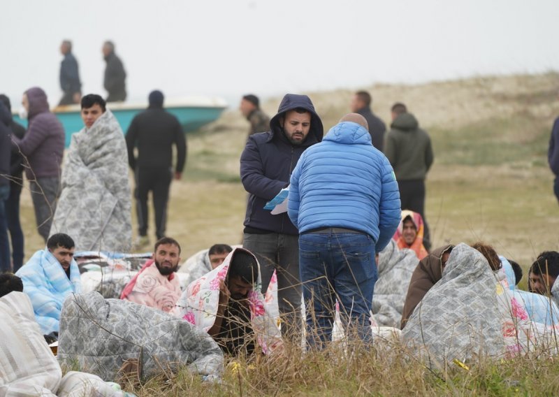 Talijanska obalna straža spasila stotine migranata, no situacija nije dobra: U opasnosti je više od 1000 ljudi