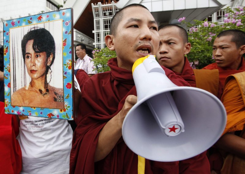 Osamnaest mjeseci kućnog pritvora za Suu Kyi