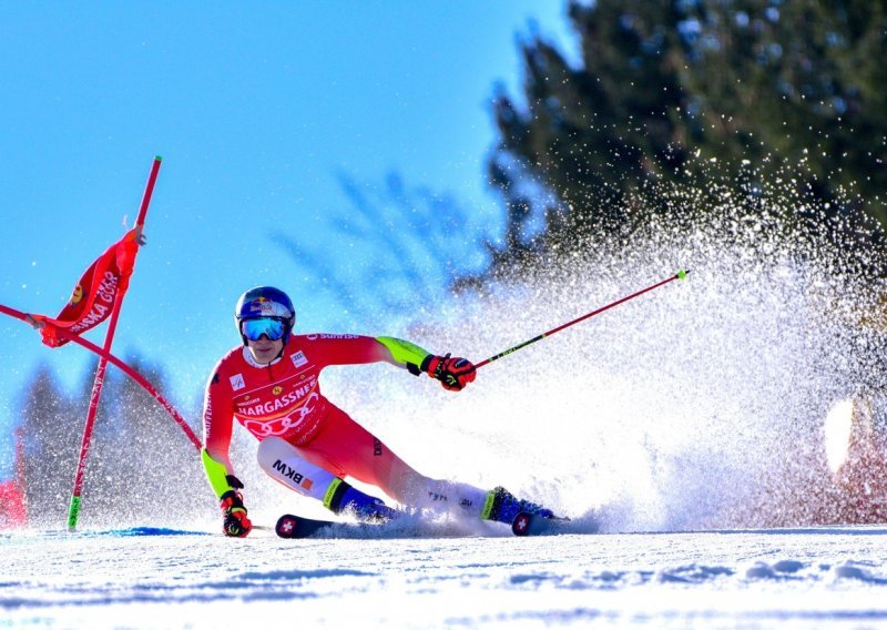 Marco Odermatt pobjedom u Kranjskoj Gori osigurao Veliki globus, Filip Zubčić današnji veleslalom završio na 13. mjestu