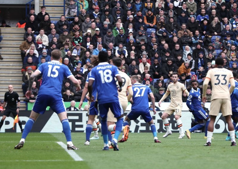 [FOTO] Mateo Kovačić zabio golčinu za Chelsea kakva se ne viđa često i dokrajčio Leicester, Haaland spasio City