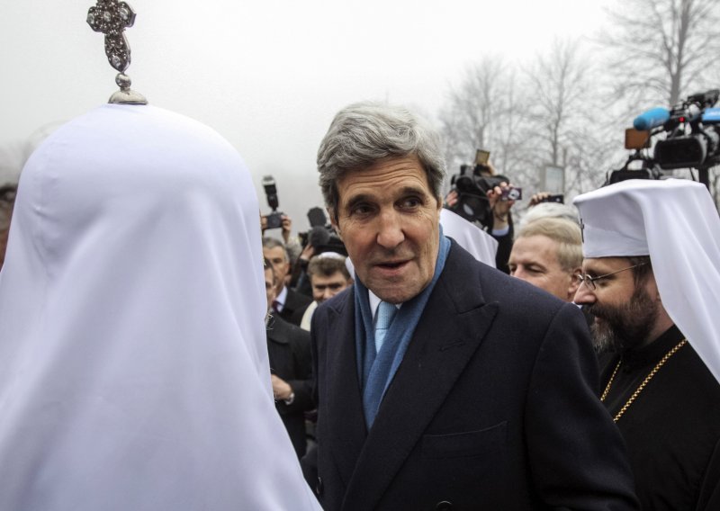 Kerry doputovao u Kijev, SAD nudi pomoć