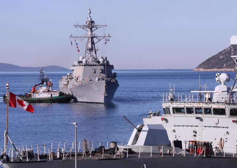 Split 'pod opsadom' NATO brodova: U luku uplovile fregate i razarači, među njima i američki 'James E. Williams'