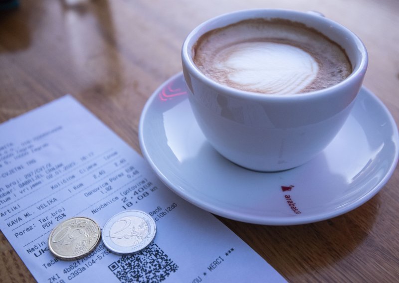 Evo koliko plaćate državi za jednu šalicu kave u Hrvatskoj, a koliko u Sloveniji, razlika je enormna