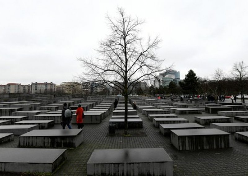 Automobilom se zabio u berlinski Memorijal holokausta i bježao policiji