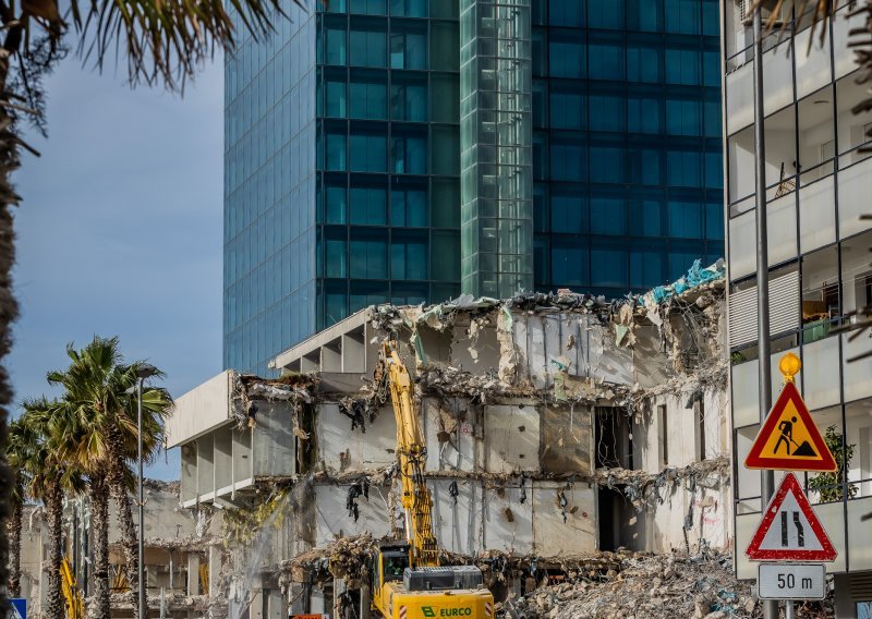 [FOTO] Kompleks polako nestaje: Nastavljeno je rušenje hotela Marjan