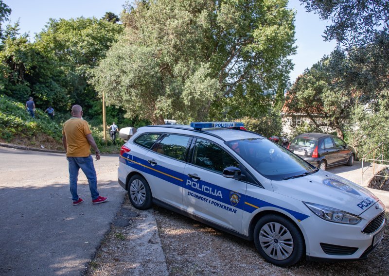 Troje maloljetnika u Vinkovcima išarali pravoslavnu crkvu uvredljivim porukama, sad imaju kaznene prijave