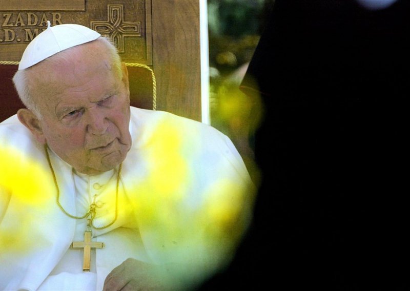 Ivan Pavao II. i svećenici pedofili glavna tema u Poljskoj uoči izbora