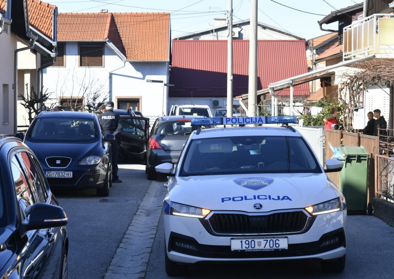U zagrebačkoj Dubravi raznesena dva automobila i pročelje kuće