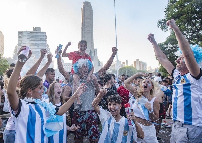 I tri mjeseca nakon osvojenog Mundijala, Argentina je u transu. Znate koliko bi ljudi na utakmicu protiv Paname?
