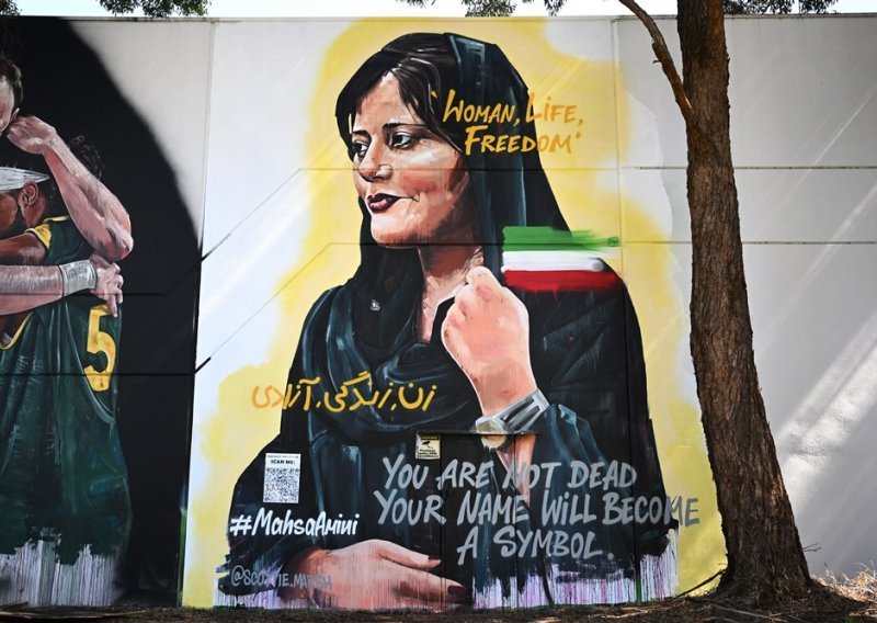 Mahsa Amini postala je simbol otpora u Iranu, no je li njena smrt pokrenula promjene u vlasti?