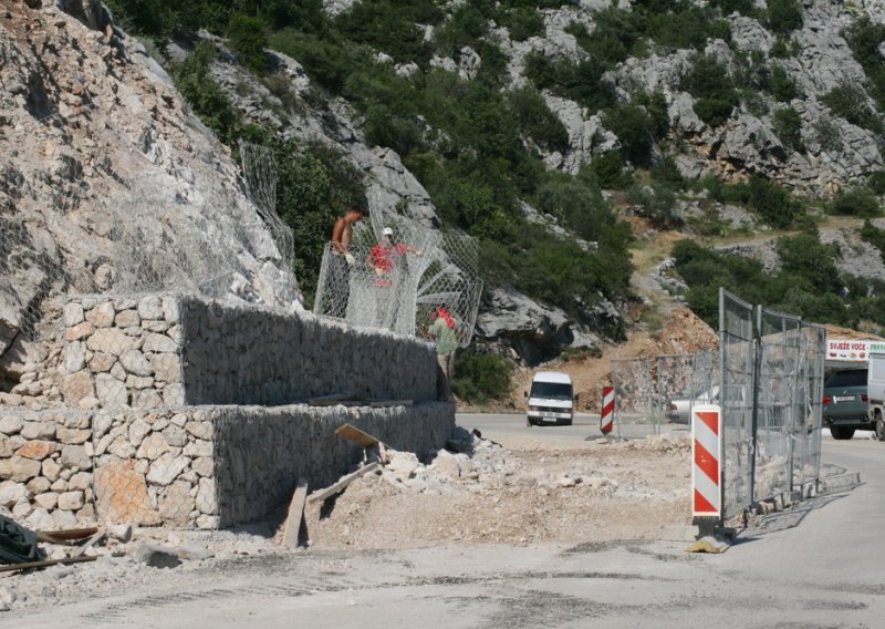 Cesta otvorena, radovi nisu završeni