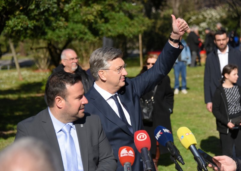 Plenković s istarskim županom i gradonačelnikom Pule o razvojnim projektima
