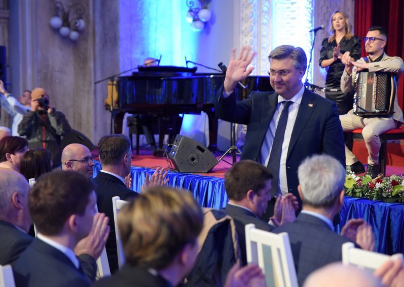 Plenković na obljetnici HDZ-a Istre: Zbog izbora oporba će stalno nametati krizu