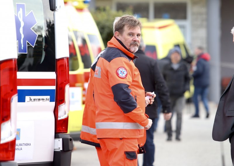 Dalmaciji nedostaju timovi Hitne pomoći: 'Molim pacijente da budu strpljivi'