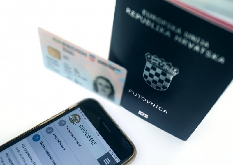 Jeste li znali da za vađenje putovnice i vozačke uopće ne morate ići na šaltere? Naravno, to će vam naplatiti
