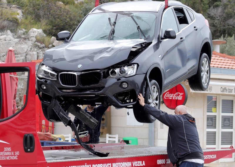 Užas na Pelješcu: Automobil s četiri osobe sletio u more, jedna poginula