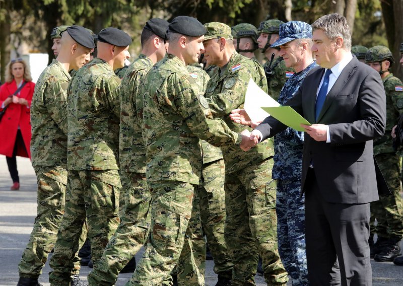 Milanović se u Vinkovcima obratio vojnicima: Prije svega i iznad svega, vaš zadatak, misija i poslanje je obrana hrvatske domovine