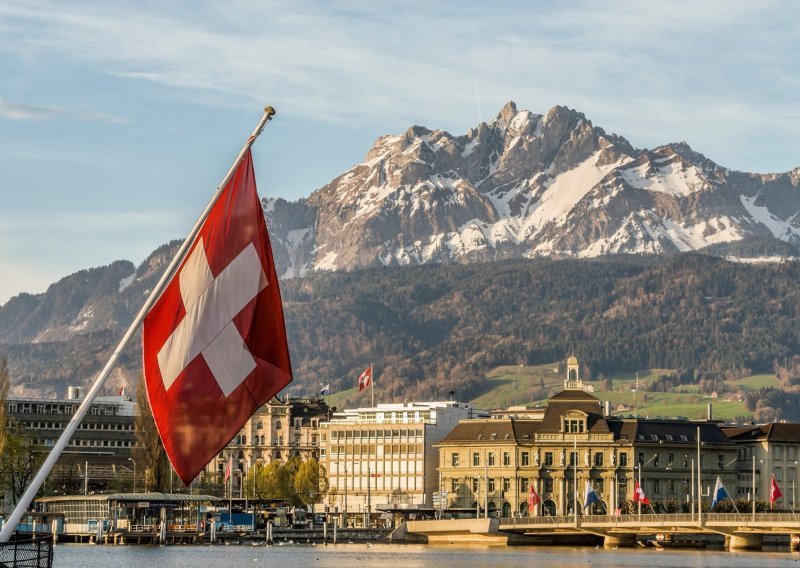 Švicarski izvoz skočio, višak u razmjeni iznad tri milijarde franaka