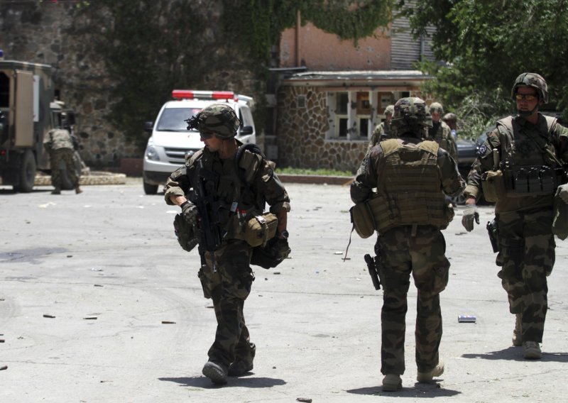Njemački policajci u Kabulu pozirali s mrtvačkom glavom