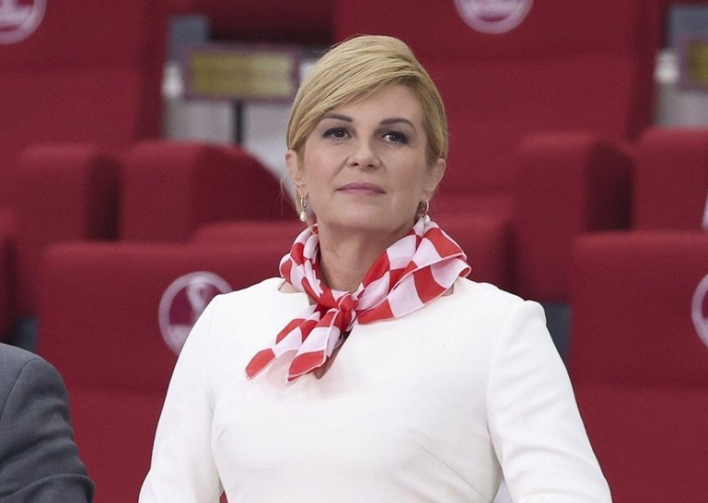 Kolinda Grabar-Kitarović oglasila se iz daleke Indije gdje je pozirala ispred čuvenog Taj Mahala