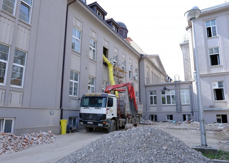 [FOTO] Počela sanacija Medicinskog fakulteta u Zagrebu, u oba potresa pretrpio velika oštećenja