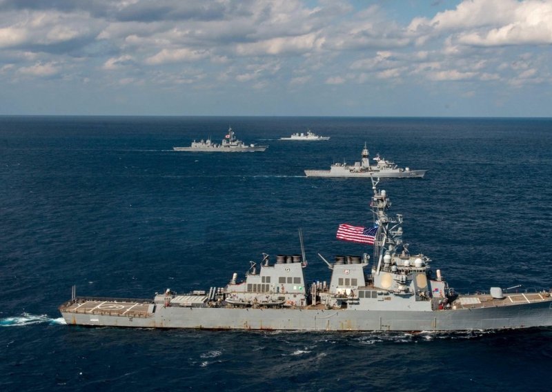 Rastu napetosti SAD-a i Kine: Američki razarač ulovljen u kineskom moru