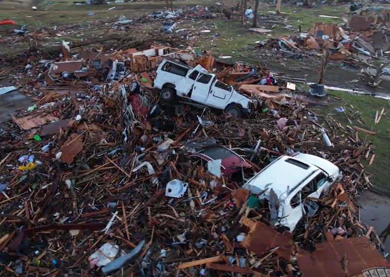 [VIDEO] Totalni krš i lom: Najmanje 23 osobe poginule u strašnom tornadu u Mississippiju