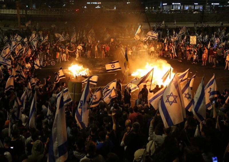 Deseci tisuća ljudi izašli su na ulice Izraela, evo što stoji iza prosvjeda kakav se ne pamti