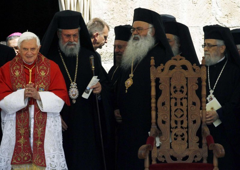 Papa na Cipru poziva na pomirenje