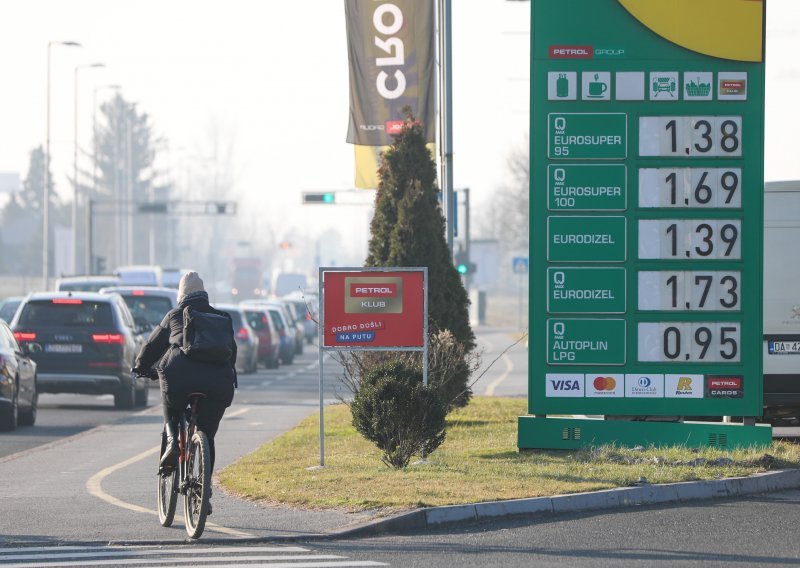 Ništa od velikog pojeftinjenja dizela, cijena benzina simbolično pala